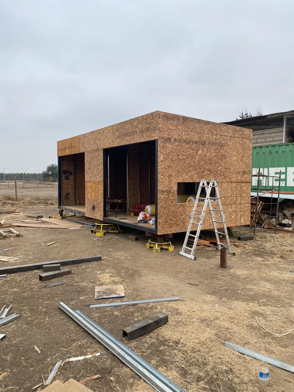 Módulo ModularK en construcción con estructura de madera OSB